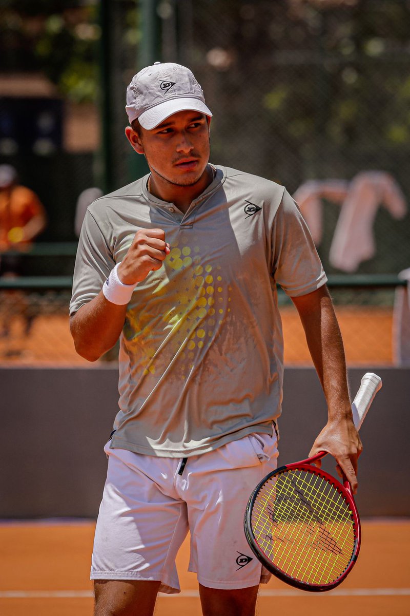AFD7L's tweet photo. ¡PRIMER TÍTULO CHALLENGER PARA GONZALO BUENO!

En una final para el infarto, el peruano levantó TRES match points y derrotó a Dmitry Popko por 6-4 2-6 7-6 en Buenos Aires. PURO HUEVO.

323 del mundo y nos vamos para arriba. Daleee. https://t.co/yXApW8wCqV