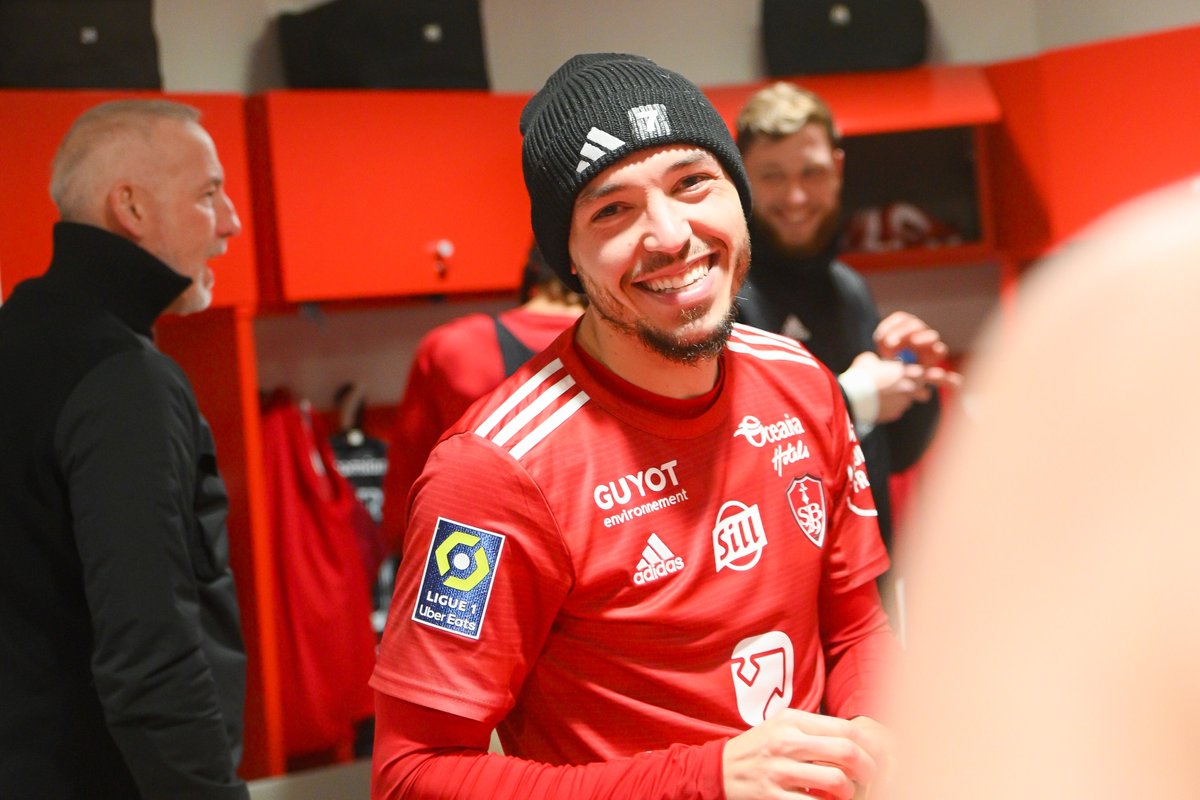 SB29's tweet photo. Être sur le podium, ça rend heureux ! 😍

#SB29MHSC 2⃣-0⃣ https://t.co/55a6n6ll5v