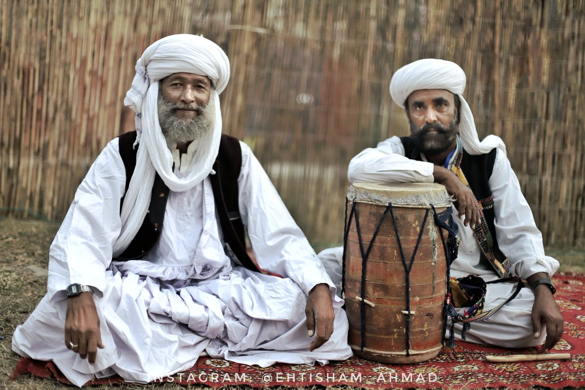 ehtishamafarooq's tweet photo. The vibrant #energy of #Balochi #Chaap! Captivating #dance, rhythmic beats, &amp; stunning attire. Performers rest in intricate dress, showcasing white shirts, shalwars, &amp; vibrant waistcoats. 7-10 meters for shalwars, 8-12 for turbans – a true embodiment of Balochi Chaap's spirit. https://t.co/aEKmvuA0DS