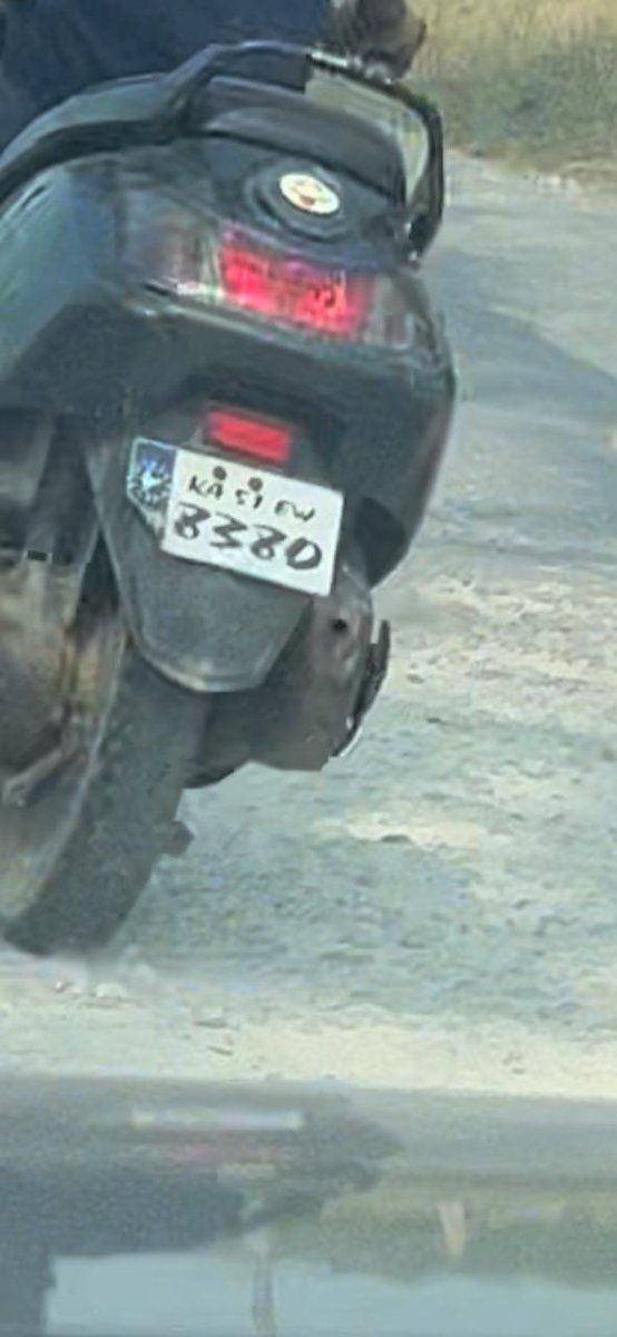 SinghBraveHeart's tweet image. #RoadRage  happened with us today on the way to Chandapura- Sarjapura Road near Singena Agrahara.  I was traveling with my wife. He tried to open the car.
we don&apos;t feel safe in Bangalore anymore. Can we expect some action on this.
@blrcitytraffic
@BlrCityPolice