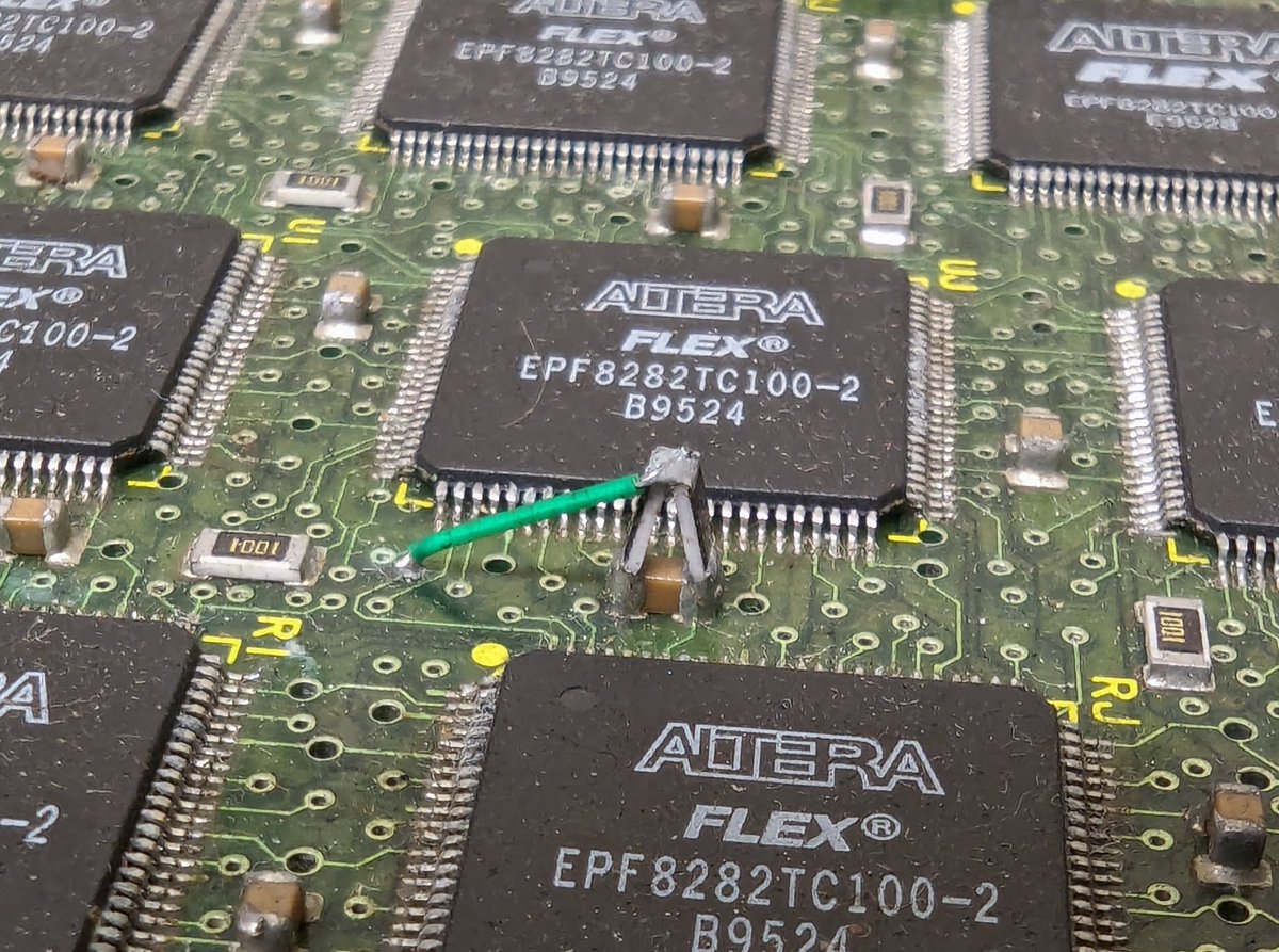 DextersTechLab's tweet image. It must take some skill to do a mod like this. Spotted on a #quantel Image card (2077-71 Rev C, designed June 1995).