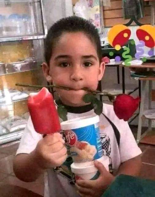 Ella: Tu eres puro labia

Yo enamorado: