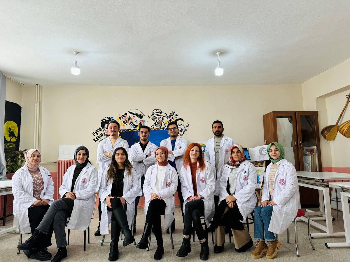 Milli Eğitim Bakanlığımızca gönderilen önlükler öğretmenlerimize teslim edildi.

<a href="/tcmeb/">Millî Eğitim Bakanlığı</a> <a href="/Yusuf__Tekin/">Yusuf Tekin</a> <a href="/mnaras/">M.Nurettin ARAS🇹🇷</a>