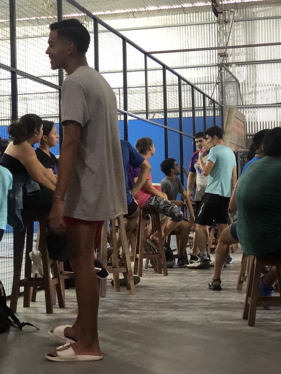 Acá aguantando 40 ºC pero cumpliendo con el deber de buena novia y compañera.
Primer torneo de pádel.Te amo precioso 😍