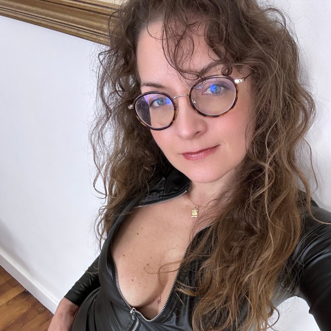 Coucou bon lundi 💋 https://t.co/xdcsZeq6hR