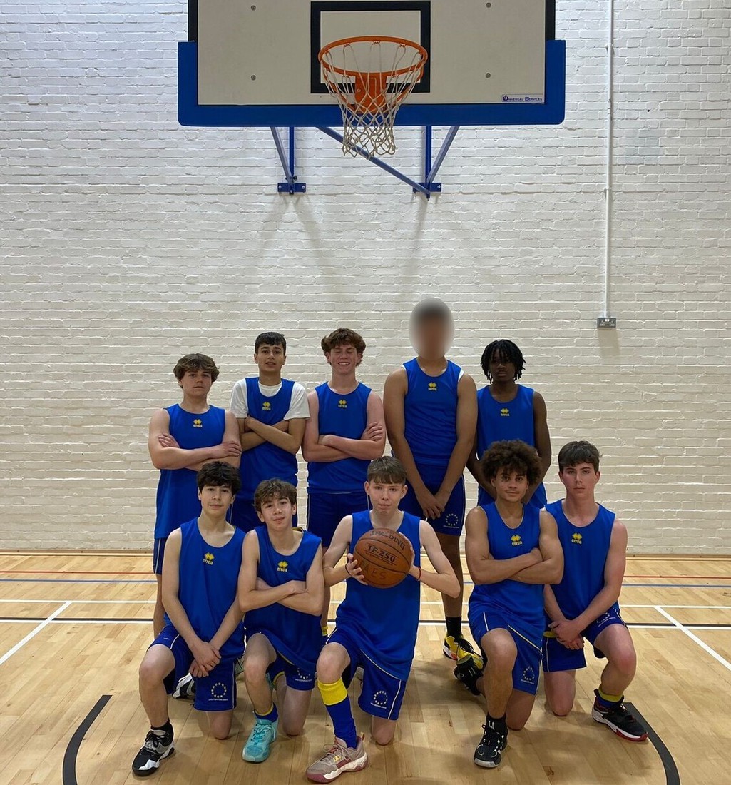 angloeuropean73's tweet photo. πBasketball Victoryπ
Year 10B Basketball Team nailed their opening game of the season with a nail-biting 30-29 win!
In a tight game, Daniel was the standout performer in defence with 9 rebounds and Alex was outstanding in attack.
#AngloFamily #AngloPE #Year10Basketball #Year10 https://t.co/gFB6DexnOX