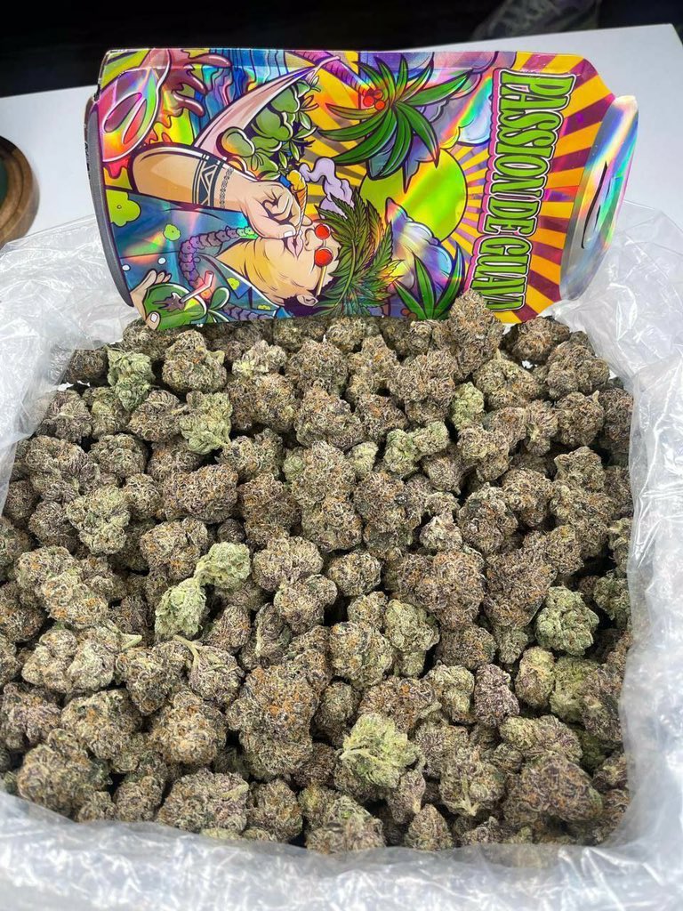 crystalwoud11's tweet photo. What's the best strain you've ever smoked? https://t.co/8r1OxlIFl7