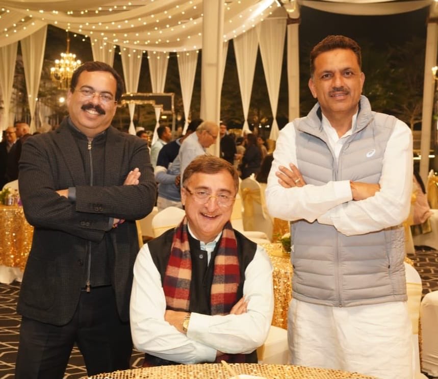 जबलपुर ॥ मेरे दो अनमोल रतन। शशांक शेखर ( पूर्व महाधिवक्ता मप्र ) और लोक प्रिय मेयर जबलपुर जगत बहादुर सिंह “ अन्नू “। दोनों असीम क्षमता के #achievers। ⁦<a href="/Jagat_AnnuSingh/">Jagat Bahadur Singh Annu</a>⁩