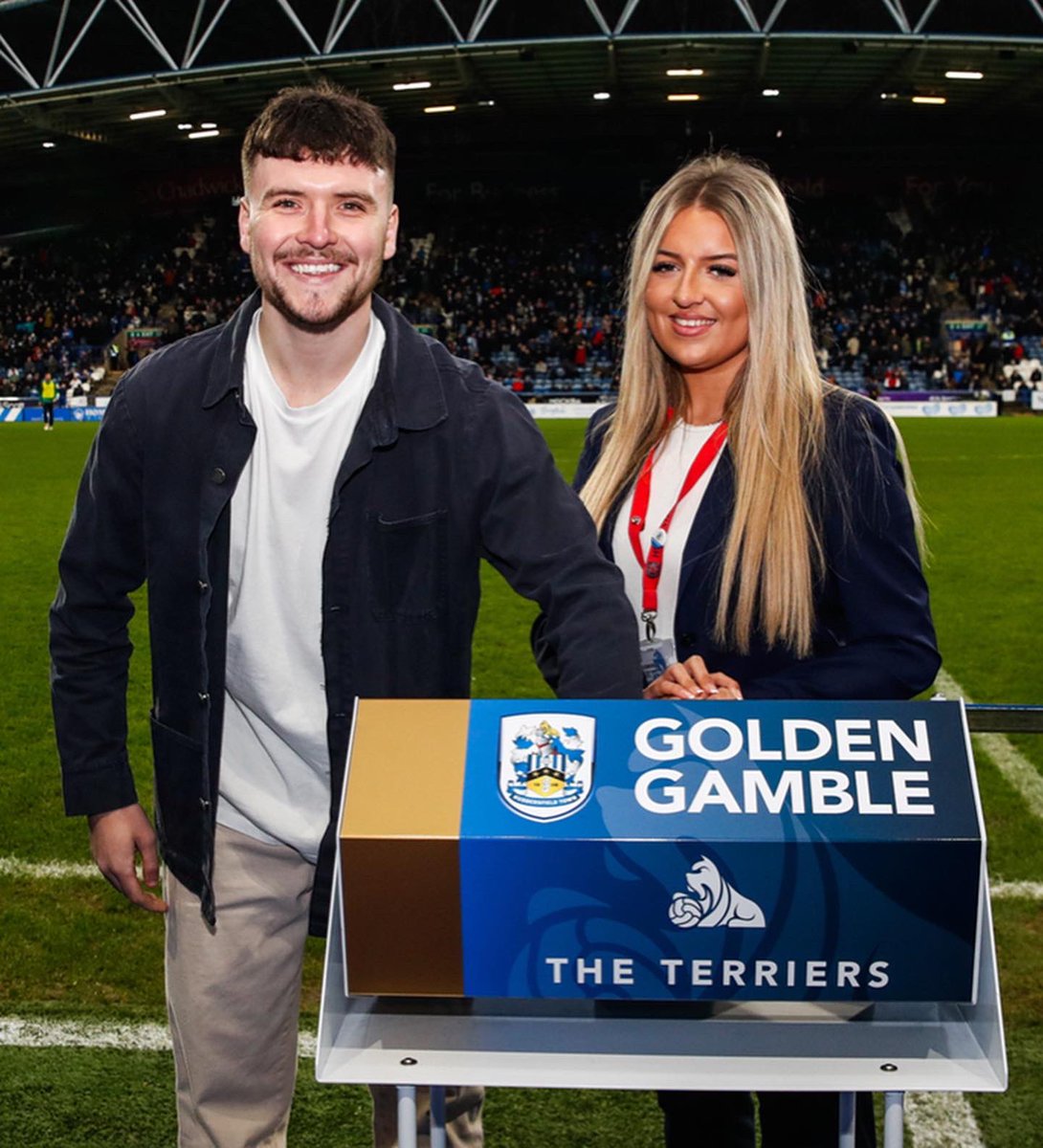 MatthewHaywoodX's tweet photo. Such an amazing day yesterday at the football, speaking in hospitality and on the pitch at half time🎤

Thank you to @htafc for inviting me💙

Public speaking is always something I’ve been passionate about, so to be able to spread a positive message means a lot to me🙌😃 #htafc https://t.co/9HuY7opt6a