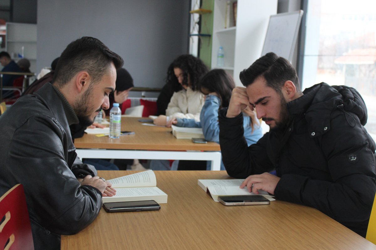 sorgedorg's tweet photo. 2018 yılında başlattığımız “Kitap Sizden Çay Bizden" kitap okuma günlerimiz  devam ediyor.📖

Amacımız; gençlere kitap okuma kültürünü kazandırmak ve farkındalık oluşturmak. https://t.co/UyJ8hqQdxQ