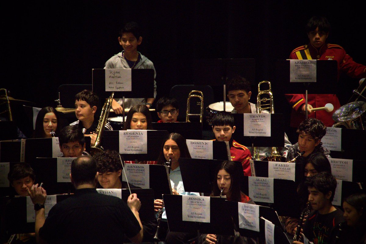 rmsgatorband's tweet photo. Congratulations to Eugenia Flores, 8th grade alto saxophone, for earning a chair in the All-Region Band and putting on an amazing performance this weekend. Way to represent RMS and our Mighty Gator Band! 🐊🎉🎶

@resaca_gators https://t.co/GdZ7zvh6G6