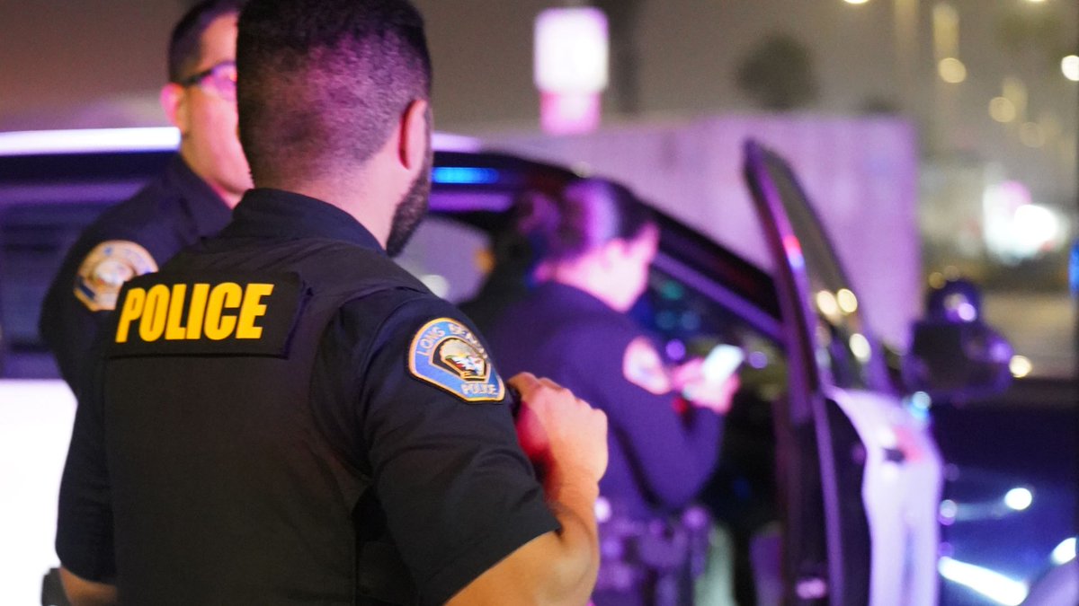 LBPD's tweet image. Looking for a rewarding career? #JoinLBPD and serve your community with pride! 🌟 We're hiring dedicated individuals who value respect, compassion, service, integrity and accountability. 👮‍♂️ 

Start your application today by clicking the link below⤵️ 
bit.ly/JOINLBPD