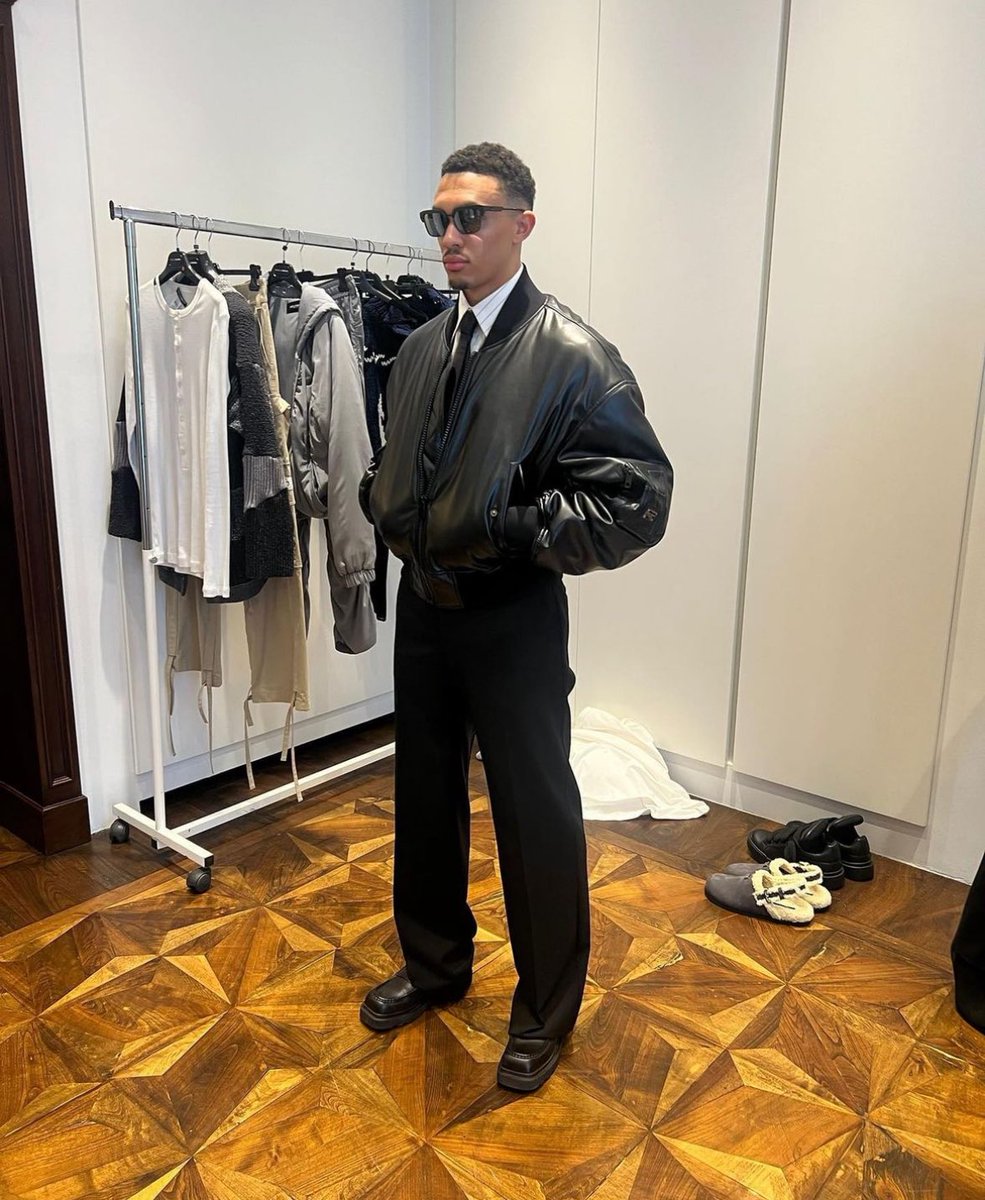 아 본인이 올린 게 개웃겨