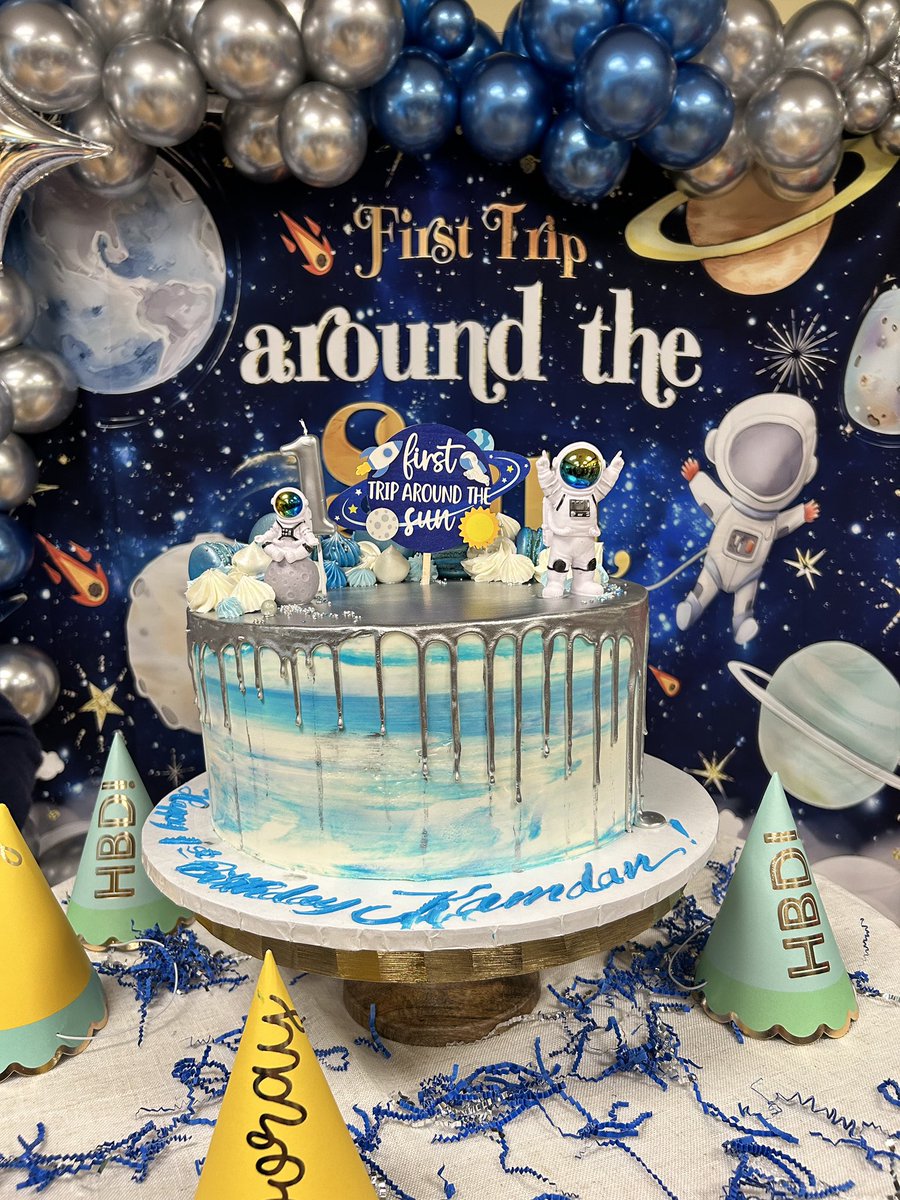 Cleophacktra's tweet photo. Astro-Kam! ���💙🚀💫 https://t.co/qCM2ipA49x