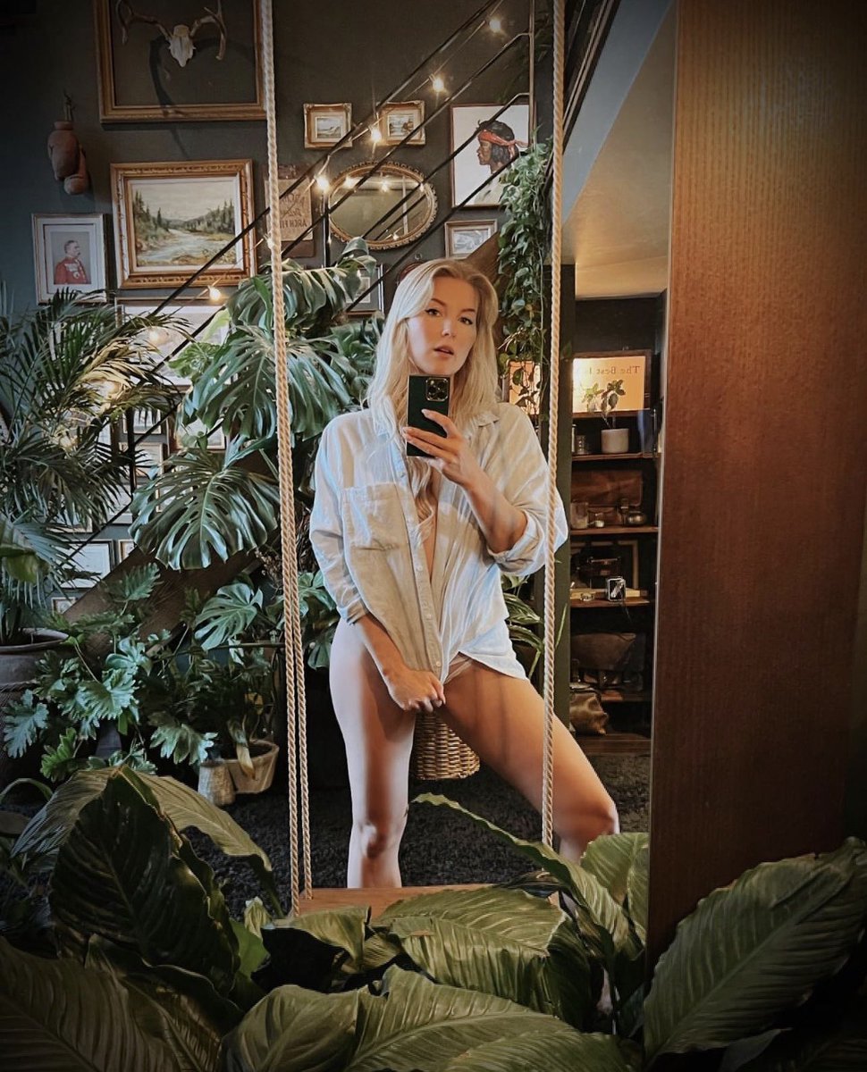 wonders_kat's tweet photo. Sundays are for Throwback Pics 🪴🌱 https://t.co/e0IxeGet48