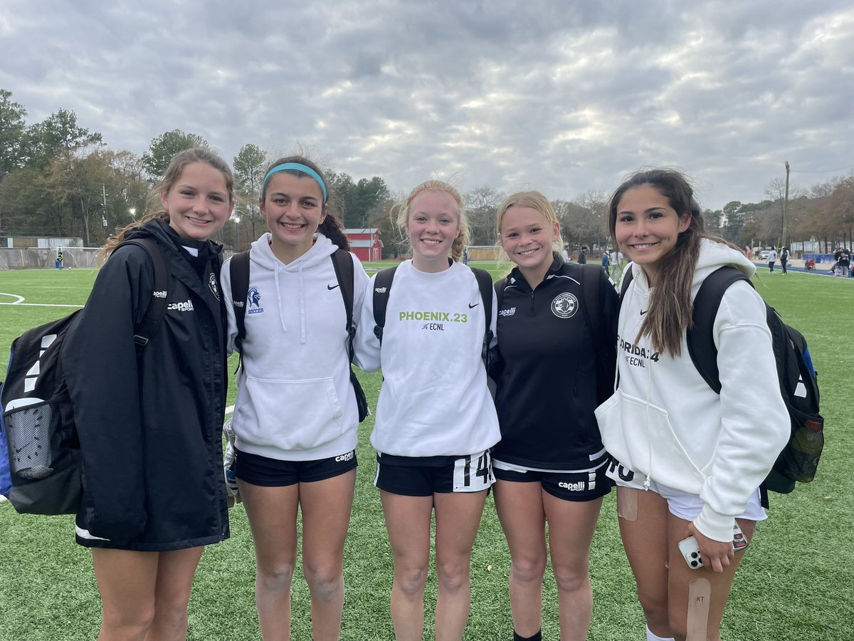 Thanks @CollegeSoccerID for putting on a good event today! Great chance to showcase our girls in Front of about 15 Colleges! Thanks to all the coaches who came out on a chilly Sunday! 🥶💙🤍 @DavidsonWSoc @RaginCajunsSOC @UHCougarSoccer @SFA_Soccer @UIWWomensSoccer @BearkatsSOC