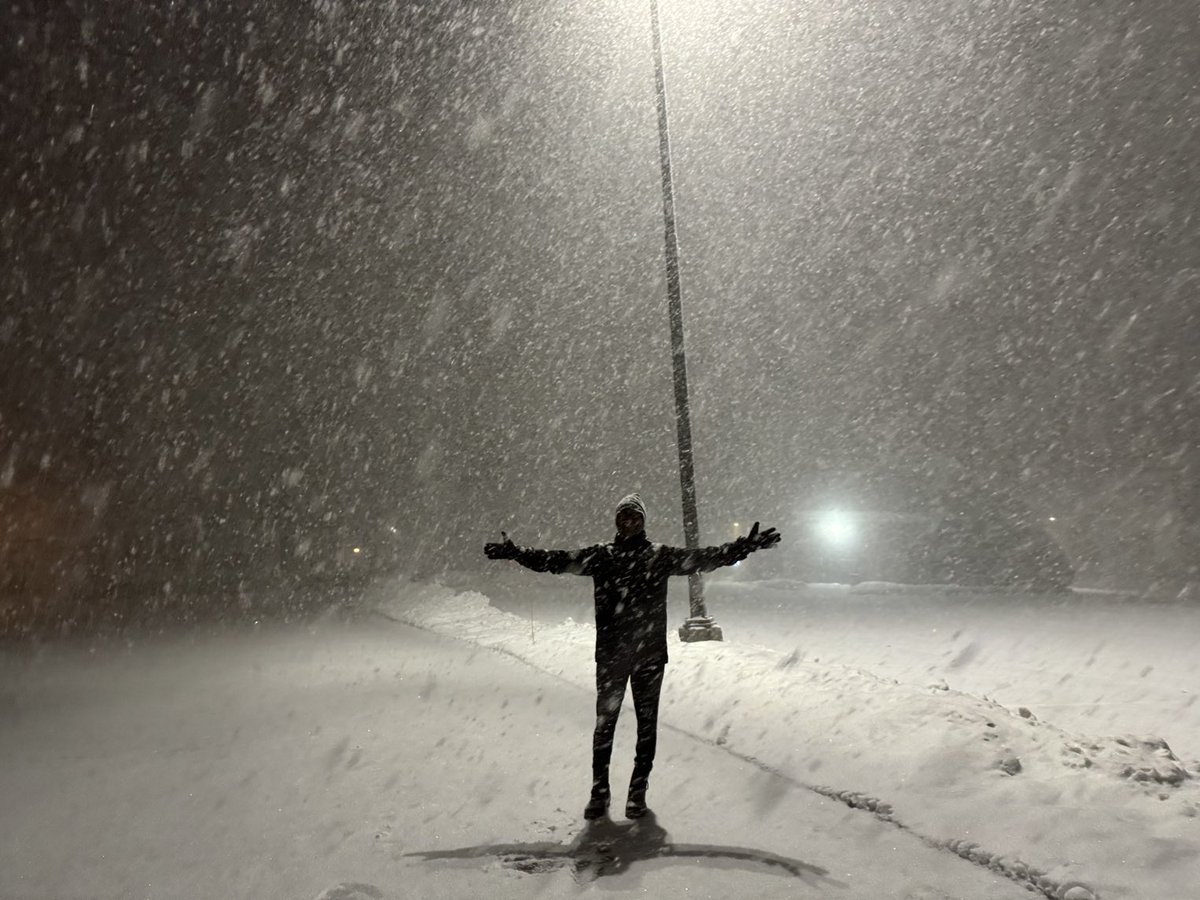 Over 1” of snow in about 15 minutes! #snowsquall #mewx