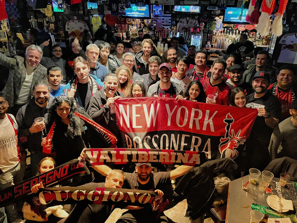 ACMilanNYC's tweet photo. TUTTA LA VITA INSIEME AL DIAVOLO! Thank you all for coming! Grazie a tutti! Bella vittoria! @FFactoryNY 🔴⚫️🗽 #sempremilan #forzamilan #nyc #acmilan #milanisti #rossoneri #serieA #calcio https://t.co/9sbewFaQVx