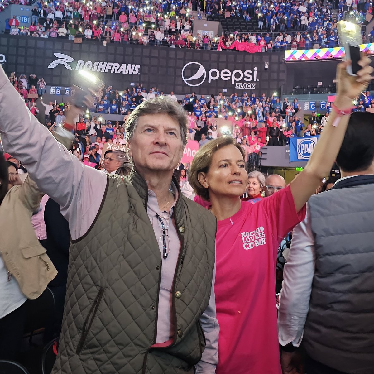 edelamadrid's tweet photo. México merece más, merece vivir con valores como el valor de la vida, el valor de la verdad y el valor de la libertad. Un gran cierre de precampaña de @XochitlGalvez. ¡Muchas felicidades! 👏🏼👏🏼👏🏼🇲🇽

 #MerecesMás #MéxicoVaConX https://t.co/kbSz2OgQs7