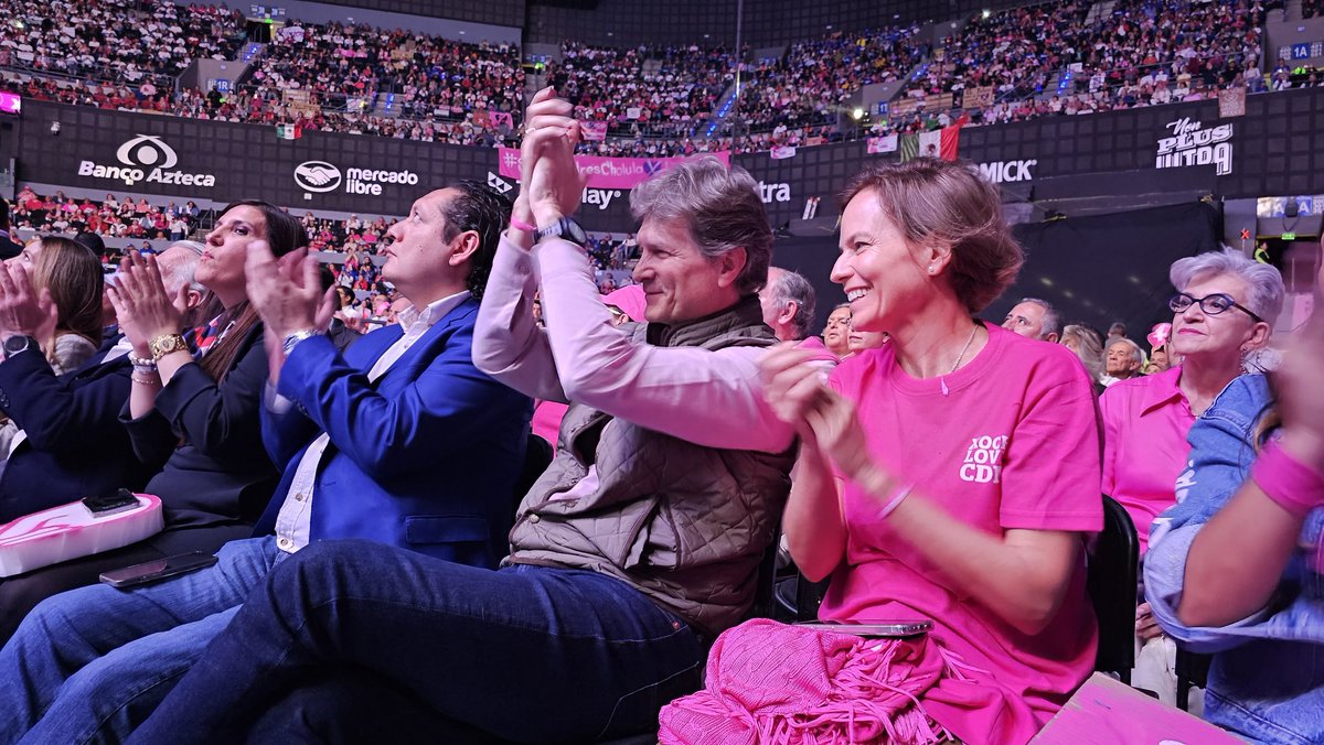 edelamadrid's tweet photo. México merece más, merece vivir con valores como el valor de la vida, el valor de la verdad y el valor de la libertad. Un gran cierre de precampaña de @XochitlGalvez. ¡Muchas felicidades! 👏🏼👏🏼👏🏼🇲🇽

 #MerecesMás #MéxicoVaConX https://t.co/kbSz2OgQs7