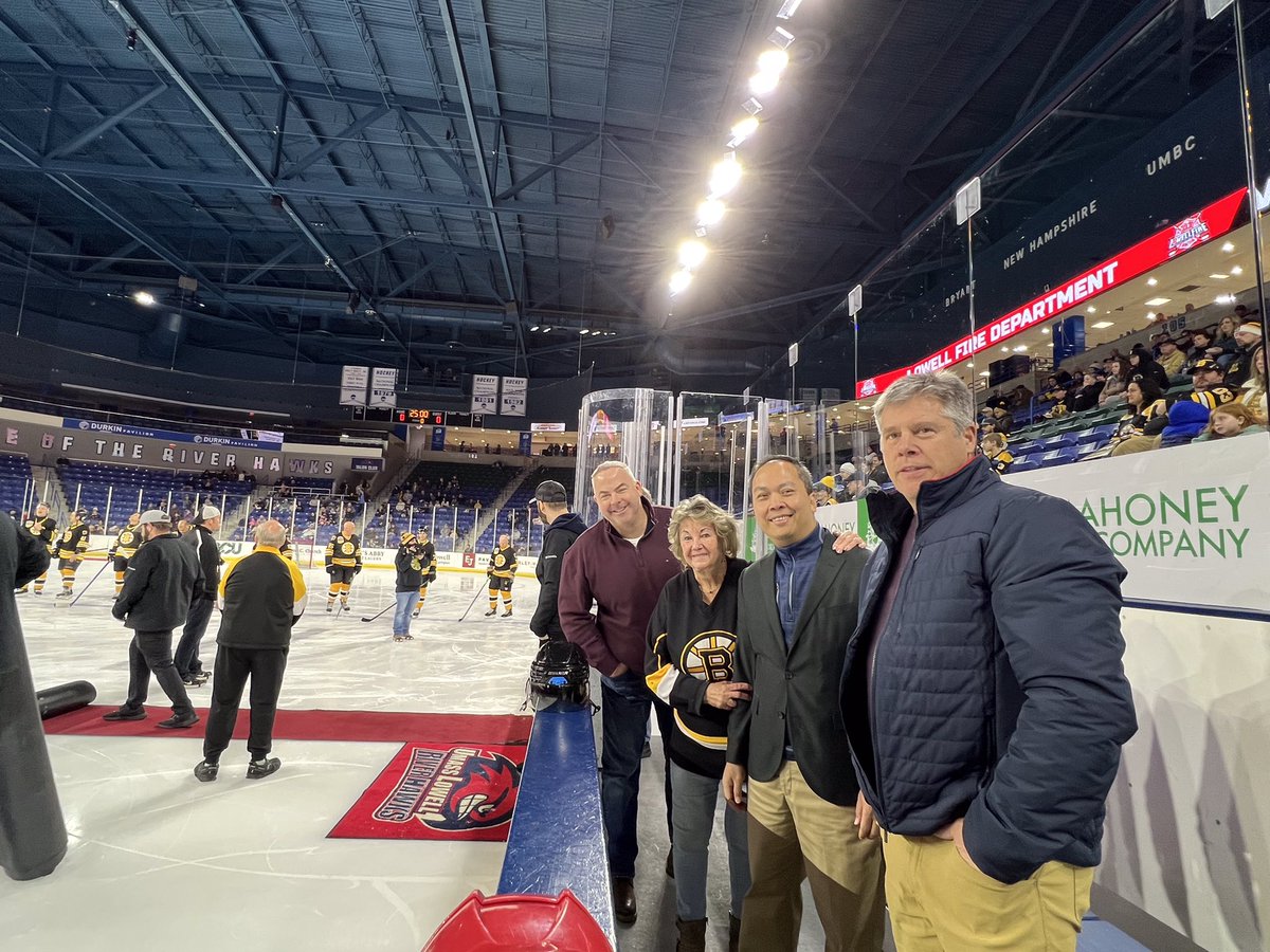 SokharyChau's tweet photo. Proud to support the @NHLBruinsAlumni vs. @Lowfire_hockey at @TsongasCenter to benefit @bridginglowell. It was an honor to join @MayorRourke/@dannyballgame along with councilors/former mayors Rita Mercier and @Jleahy62John dropping the puck to start the game. https://t.co/8xiJWLXKrf