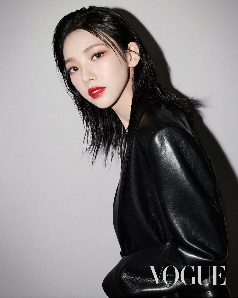 Yujiminm's tweet photo. Now I'm entrusted with carrying that torch! It's an honor unlike any other, a responsibility I embrace with every fiber of my being. Rouge Pur Couture isn't just lipstick; it's a statement. It's the audacity to own your desires, to paint your smile in a thousand audacious hues. https://t.co/o1Xapah4MY