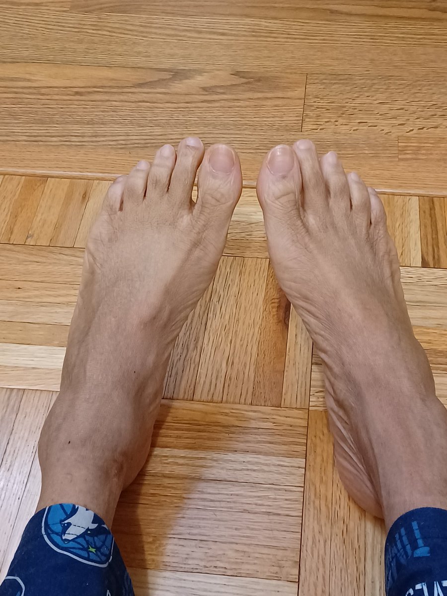 eastsideboss17's tweet photo. Guys rarely have feet this nice. https://t.co/BBsCN88Ssh