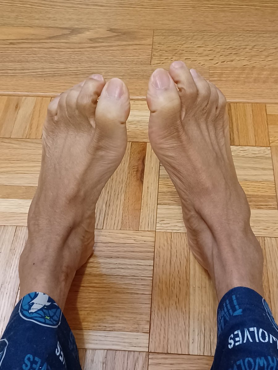 eastsideboss17's tweet photo. Ladies when a man's toes do this... https://t.co/2IbfWDX3w5