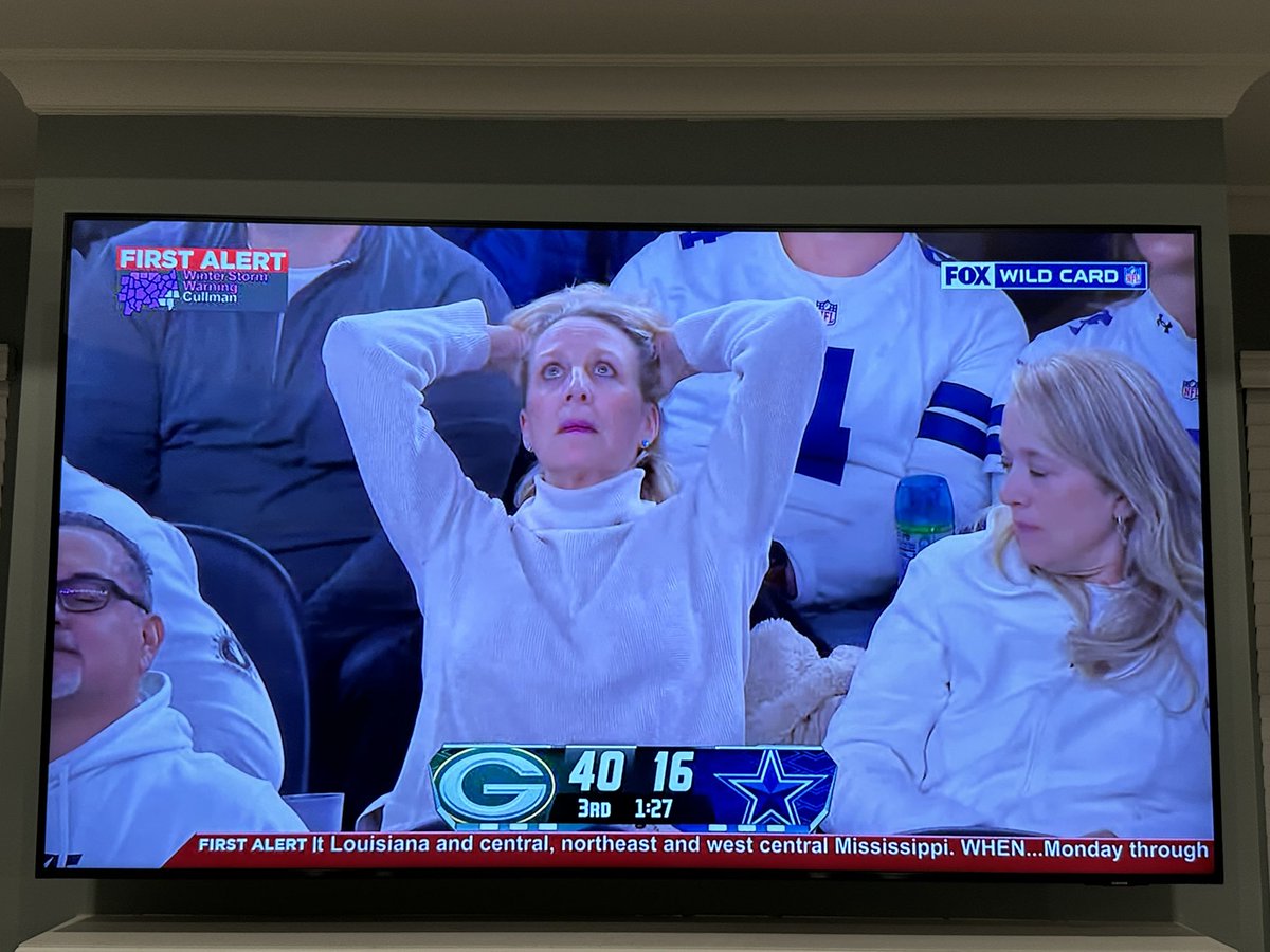 JohnMorton215's tweet image. Live look at the ENTIRE city of Dallas:

#DallasSucks
#GoBirds