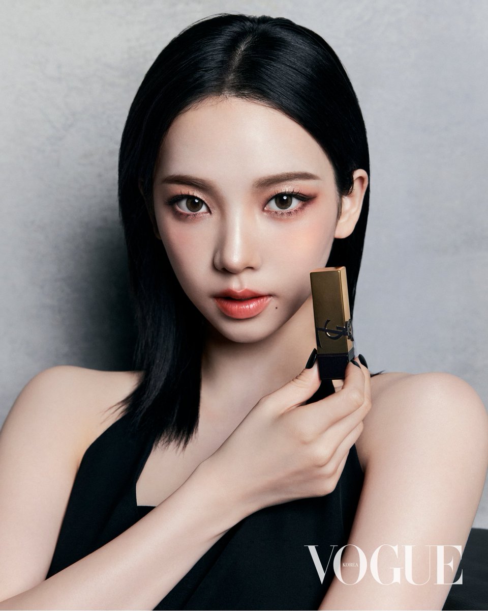 Yujiminm's tweet photo. To every dreamer who ever dared to picture themselves adorned in YSL magic, I say this: your time has come. Let your colors run wild, embrace the boldness, and paint your own masterpiece. Because believe me, darlings, there's a shade of Rouge Pur Couture waiting to ignite — https://t.co/BMZCrYhGat