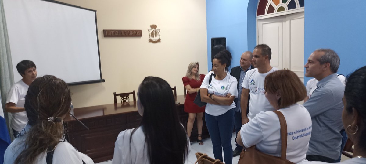 En el contexto de la jornada por el Día de la #CienciaCubana en #Cienfuegos se realiza reconocimiento a viceministro de <a href="/citmacuba/">Ministerio de Ciencia, Tecnología y Medio Ambiente</a> Armando Rodríguez Batista <a href="/ArmandoRguezB/">Armando</a> por obtención de título de doctor en Ciencias
<a href="/ElbaRosaPM/">Elba Rosa</a>
<a href="/SANTANACITMA/">JOSE FIDEL SANTANA NUÑEZ</a>
<a href="/adianez_taboada/">Adianez Taboada</a>