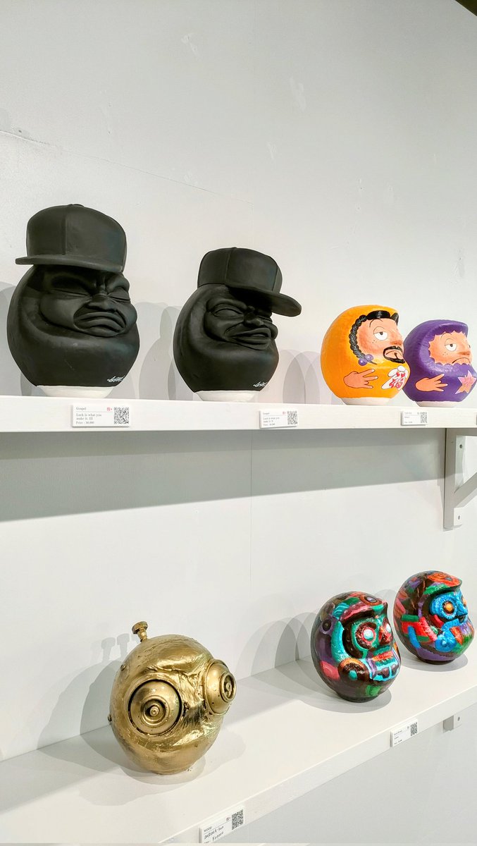 おはようございます🌞

昨日は知り合いのアーティストが出展してる「ダルマ展」を見に行きましたが…
ダルマの概念崩れました。

自由過ぎて脱帽です。

1枚目の一番手前はもはや一度壊したそう。
これなら岡本太郎もなにも言わないでしょう…。

…さて、今日も素敵な1日にしていきましょ✨
