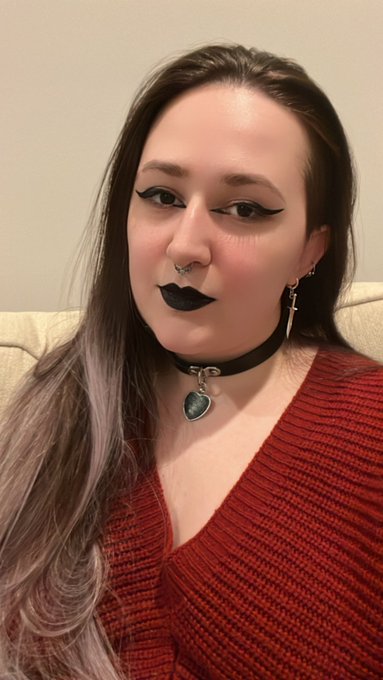 Send me music recommendations to listen to while I work tomorrow 🖤 https://t.co/7fCFLKhpFb