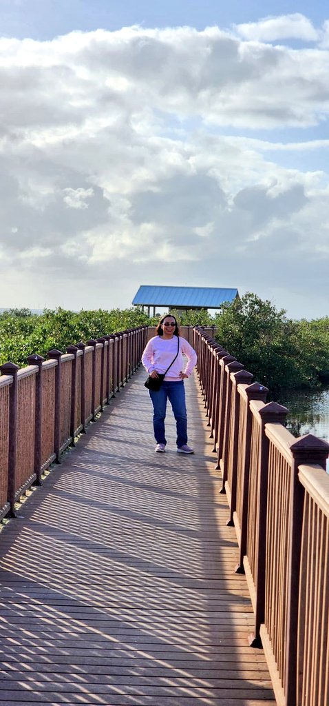 To celebrate me reaching my goal of being physically active for one year without missing a day, we drove to #SPI for more outdoor fun. 

#SoPadre #TexasBestBeach #LongboardBarAndGrill #SouthPadreIslandBirdingNatureAlligatorSanctuary #RGV