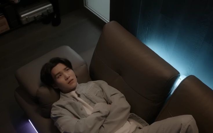hourlyhyungline's tweet photo. the tweet above this is what yoongi just read, what does it say? https://t.co/8Tiy2iMblc