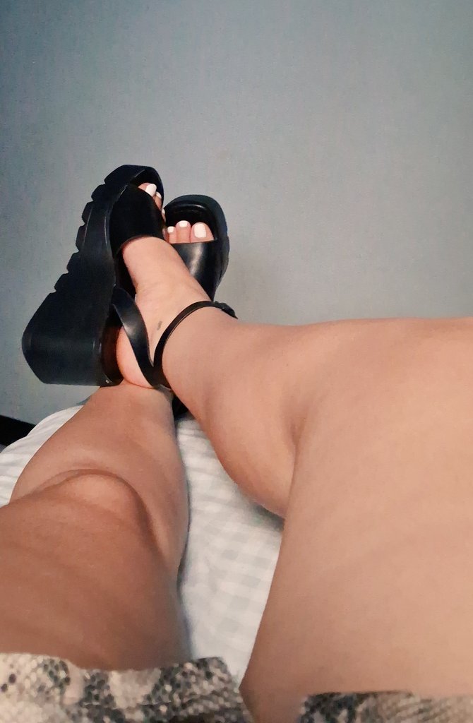 SaraGofman's tweet photo. Hola amores https://t.co/PRhln8wQUU