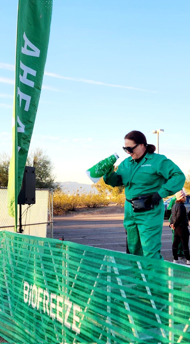 Cherelynn's tweet image. #todaysmood brought to you by #Biofreeze &amp;amp; #Phoenix #rnrmarathon
Under the jumper &amp;amp; all the layers for a chilly start to the race!