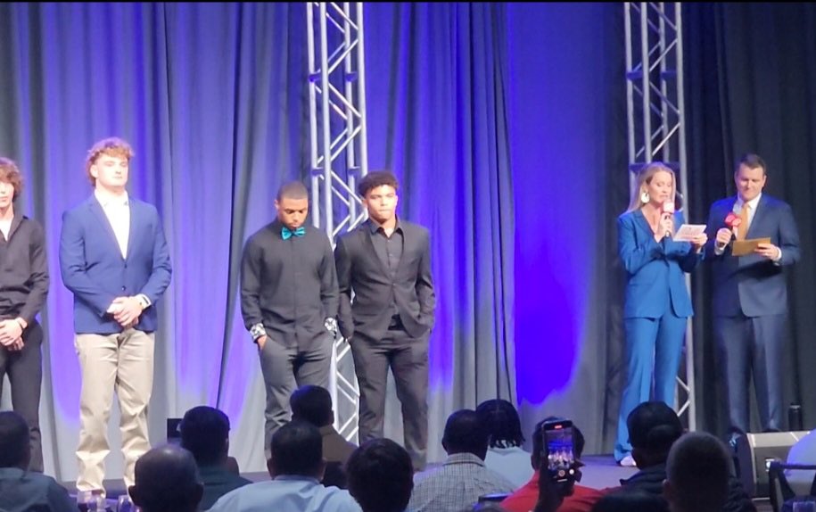Brayl0n_H3nry05's tweet photo. Blessed to be one of the athletes in attendance at the Built Ford Tough POTW Banquet. Thank you to @Ford & @BallySportsSW it was a great experience and an honor to be there.
#FordPOTW https://t.co/4sXHjYm0pn