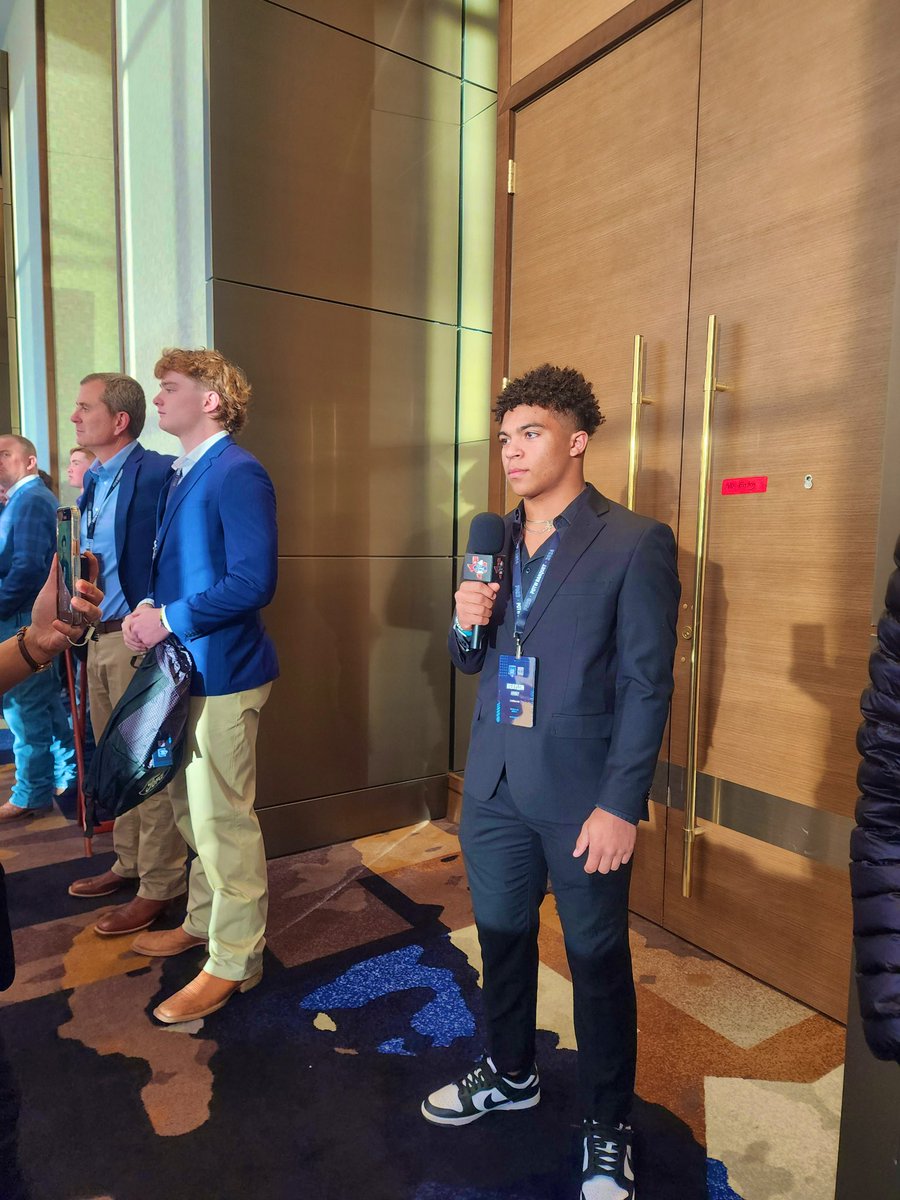 Brayl0n_H3nry05's tweet photo. Blessed to be one of the athletes in attendance at the Built Ford Tough POTW Banquet. Thank you to @Ford & @BallySportsSW it was a great experience and an honor to be there.
#FordPOTW https://t.co/4sXHjYm0pn