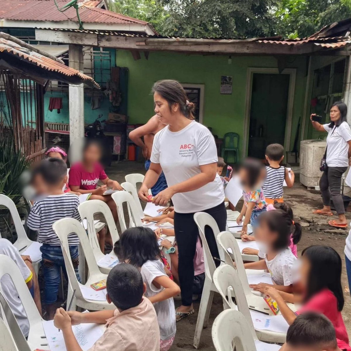 hopebuildersorg's tweet photo. Five members of the Neighborhood Parent Support Group (NPSG) of Barangay Aguisan in Himamaylan City had conducted reading and drawing activities in their community, which attracted 30 schoolchildren to join the initiative on Saturday, January 13. https://t.co/KnIBTkbaW1
