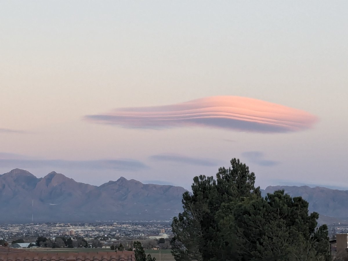 AtmoFX's tweet photo. At Sunset...#NMwx #AtmoFX https://t.co/KkZTf9eUaN