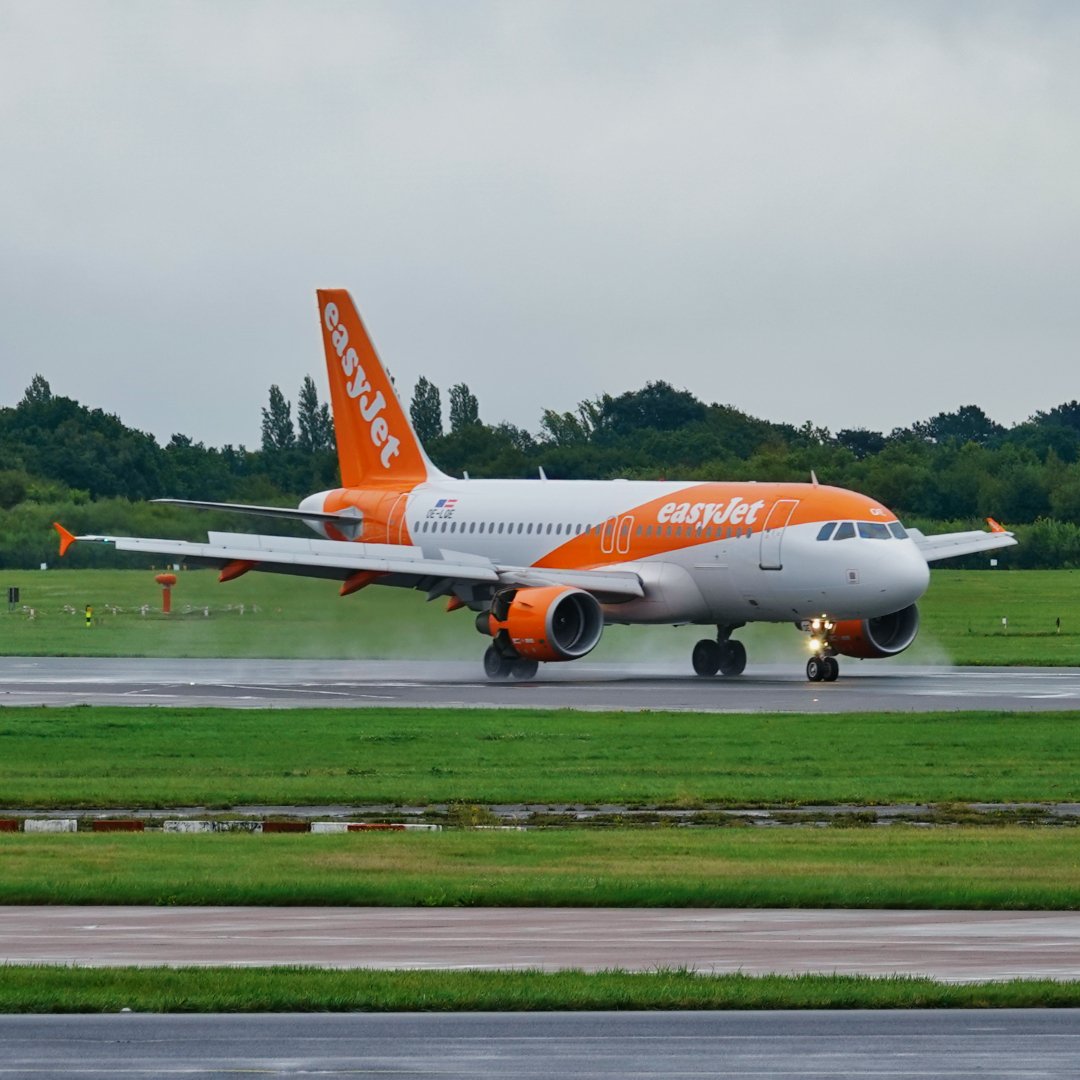 Michaelflying28's tweet photo. easyJet Europe Airbus A319-100 OE-LQE arriving at Manchester Airport from Málaga-Costa del Sol Airport 23.7.23.

#easyjet #easyjetfly #easyjetter #easyjetcrew #airbus #airbuslovers #a320family #a319lovers #a319 #a319100 #airbusa319 #airbusa319100 #airbusa319 #airbusa319100 https://t.co/93nKFGdNsu
