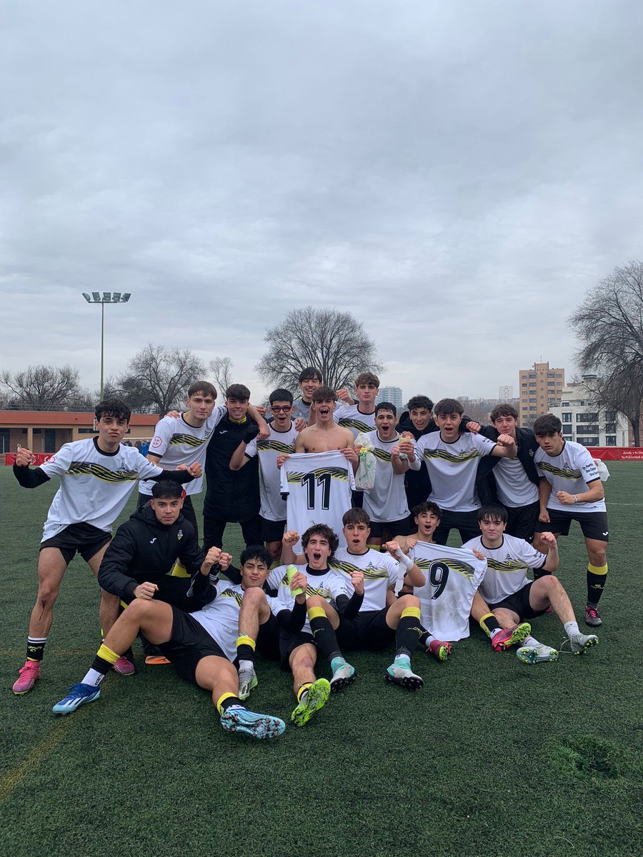 CDGalapagar's tweet photo. ⚽️ CANTERA | RESULTADOS

✅ Partido muy serio del Juvenil A para llevarse la victoria ante el @UnionAdarve y mantenerse en la parte de arriba de la clasificación.

⚽️David Saulnier

#UnPueblosDosColoresUnaIlusión💛🖤 https://t.co/WAUaClmuu8