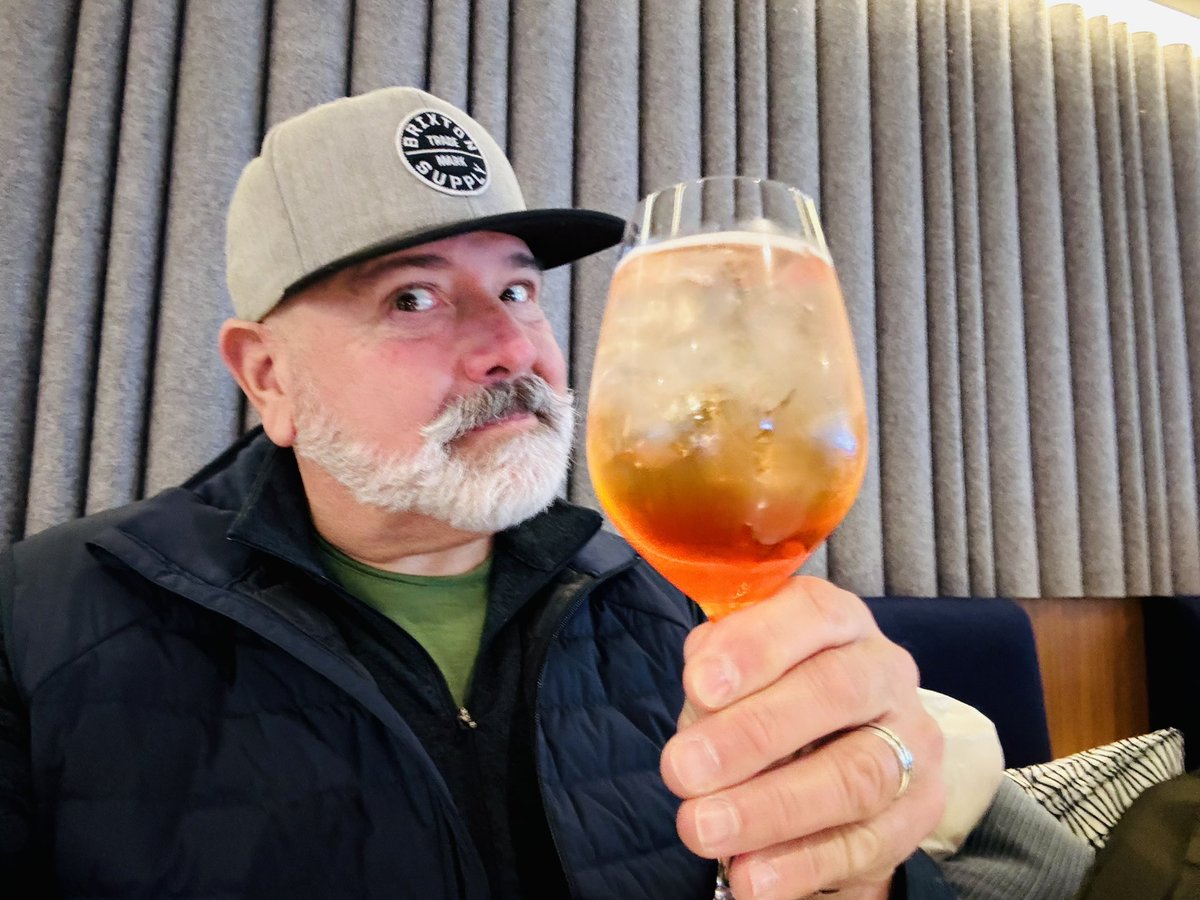 TheRealPRam's tweet photo. Centurion Lounge SFO. https://t.co/ymn1rSA2sP