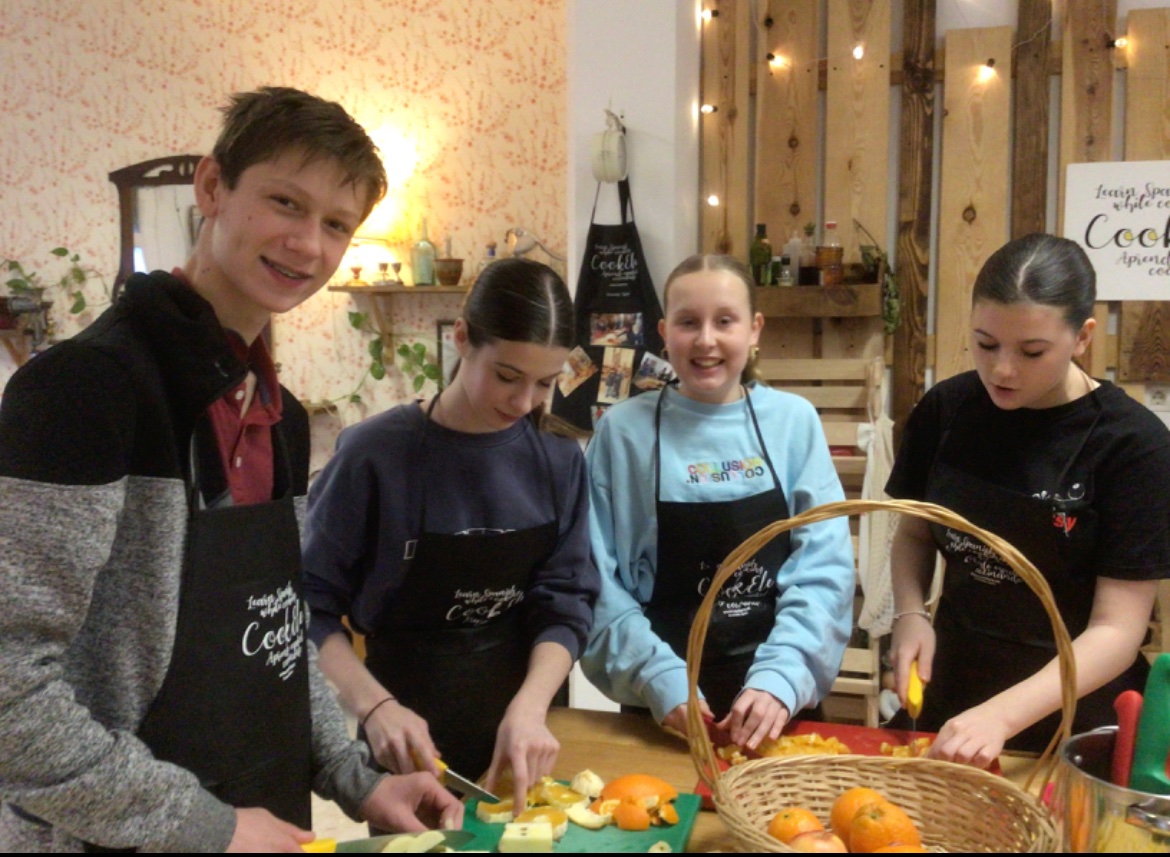 JuniorFreemens's tweet photo. Every group a cooking lesson in Spanish. This morning one of the groups made a typical Andalusian breakfast: churros, bizcocho, pan con tomate y macedonia de frutas. https://t.co/1MTZ66pCyh