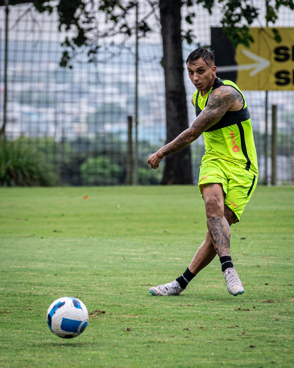 Mathi22Suarez's tweet photo. @BarcelonaSC ⚽️🤜🏽🤛🏽 https://t.co/f9MrZk510r