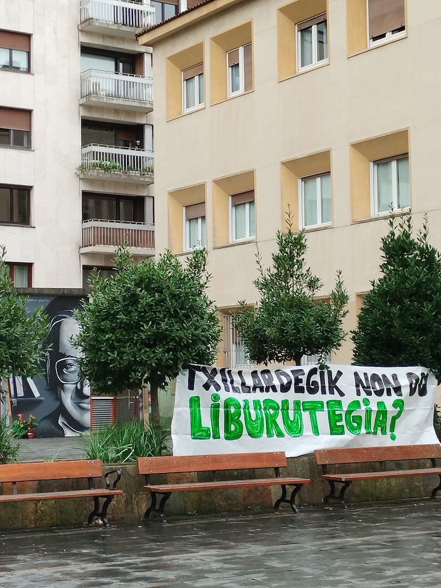 EHEbizi's tweet photo. JARRI DIOGU TXILLARDEGI IZENA DONOSTIAKO UDAL LIBURUTEGI ZENTRALARI 12. ALDIZ.
Guk ere gusto handiz omendu dugu EHE sorreran egon eta hortik aurrera ere euskara eta Euskal Herriari hainbeste emandako Txillardegi, gaur Donostian.
#OhoreBat
Gora Euskal Herri euskalduna!✊ https://t.co/j1hnj4meFh