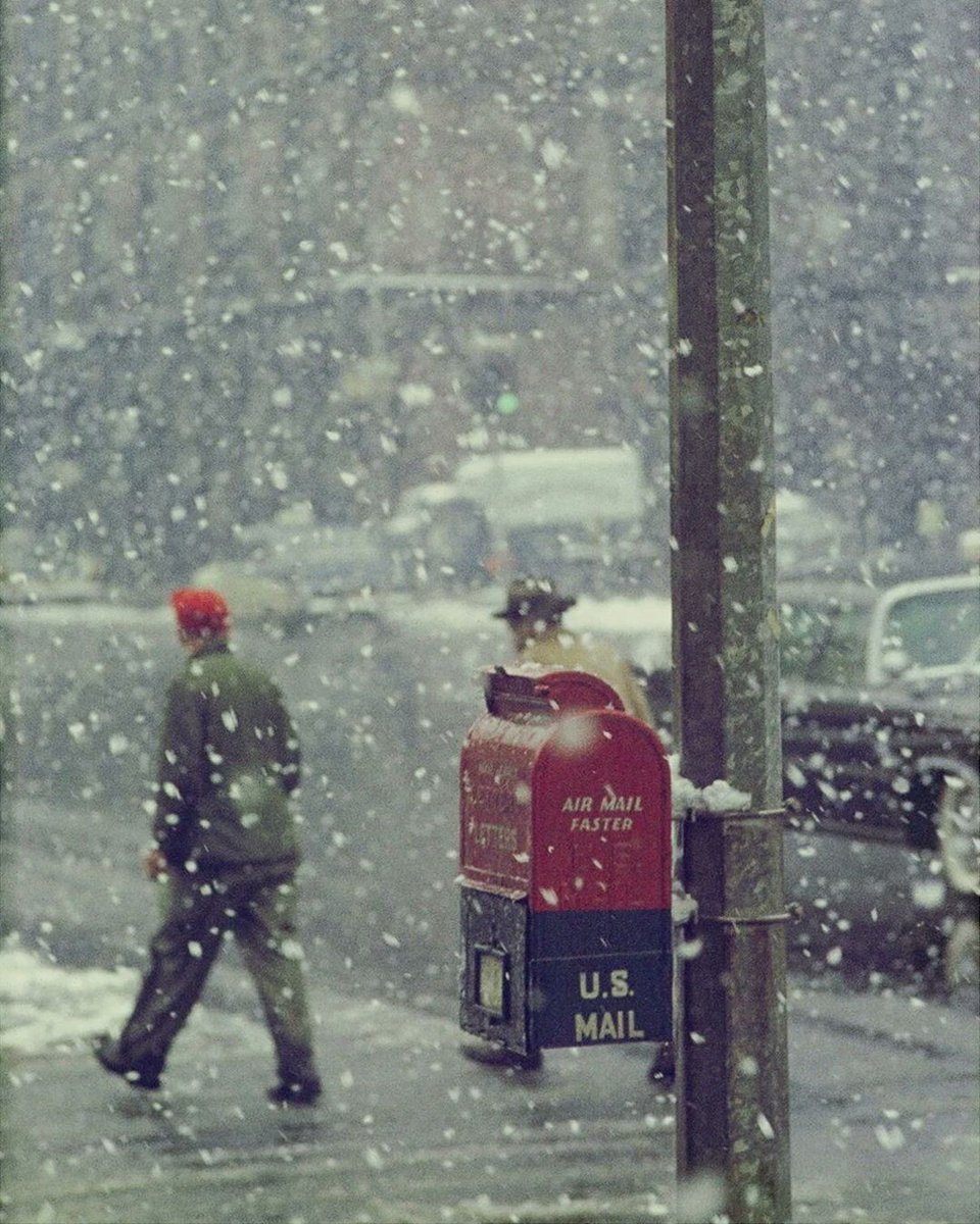 fubiz's tweet image. Vintage Winter Season ☃️ by Saul Leiter 
#usa #saulleiter #art #season #winter
