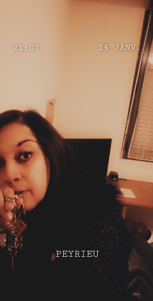 Ayé j'y suis.. j'viens d'arriver.. faut que je fasse le lit.. fflleemmeeee....