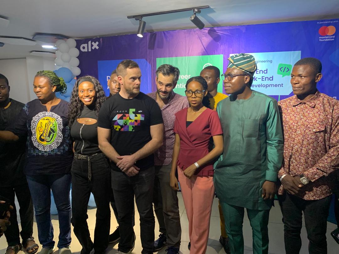 Damipresh's tweet photo. I had an incredible time meeting Julien and Vincent today at the Code and Connect program in person. 
what an amazing experience.
#ALX_SE #alxnigeria https://t.co/lfNJiHEHdZ